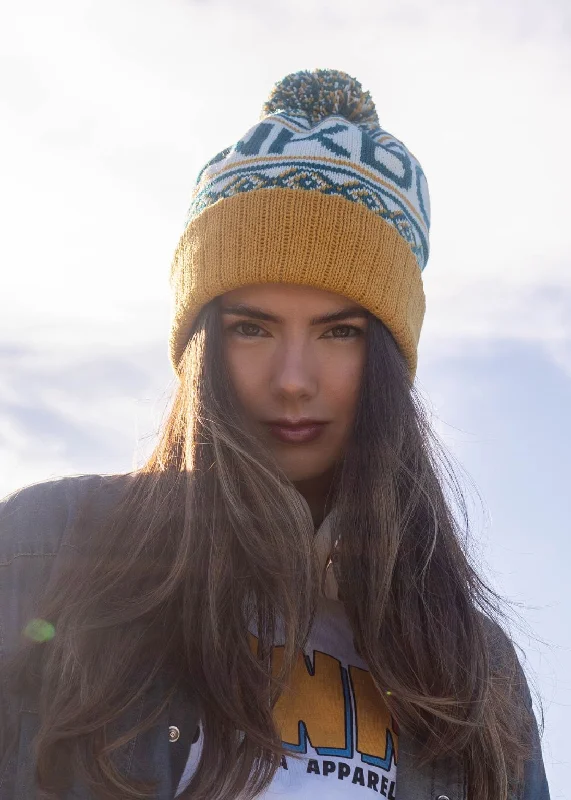 High-Performance Cap-Logo Bobble Hat in Teal & Mustard