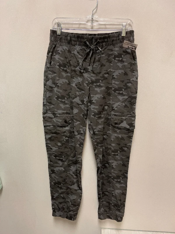 Stylish Yoga Trousers-Pants Cargo & Utility By Banana Republic In Camouflage Print, Size: S